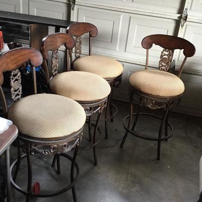 Tall barstools with matching table really nice
