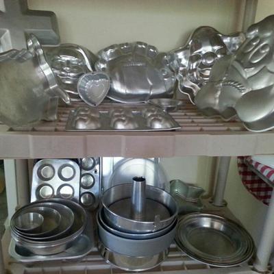 Baking pans and dishes