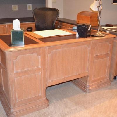 Hekman desk