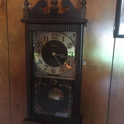 Vintage Linden electric wall hanging clock