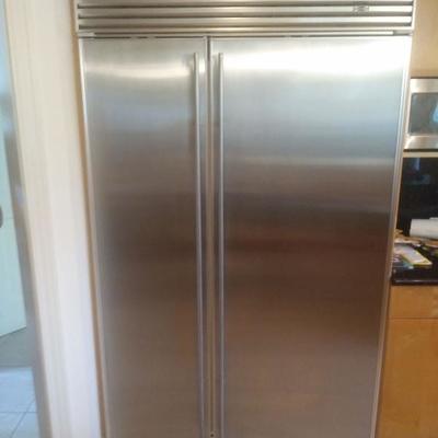 Sub-Zero Refrigerator/Freezer, System 532