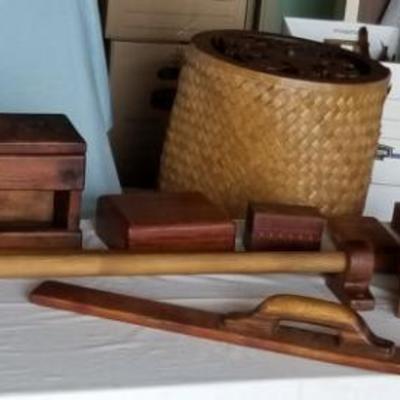 HWS159 Large Solid Wood Accessory Lot