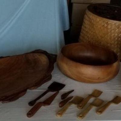 HWS124 Large Carved Wood Calabash, Tray and Utensils