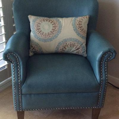WWL016 Lovely Blue Chair and Accent Pillow