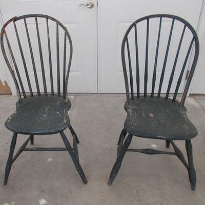 Windsor chair $25
2 available
