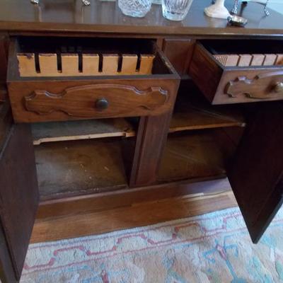 Antique sideboard $495
52 X 20 X 39