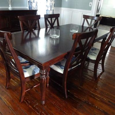 Dining Table w/ 6 Chairs + leaf.                                     
Measures approx. 84