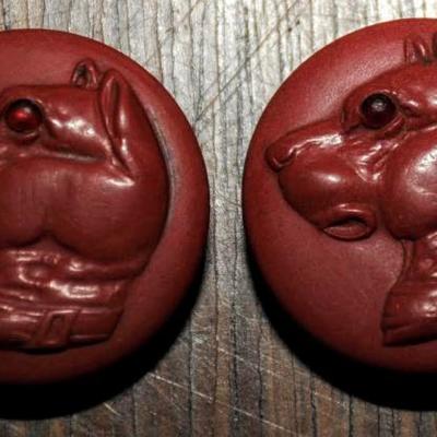 HUGE SELECTION OF VINTAGE BUTTONSÂ 
