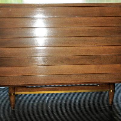 MODERNIST CHESTÂ OF DRAWERSÂ 