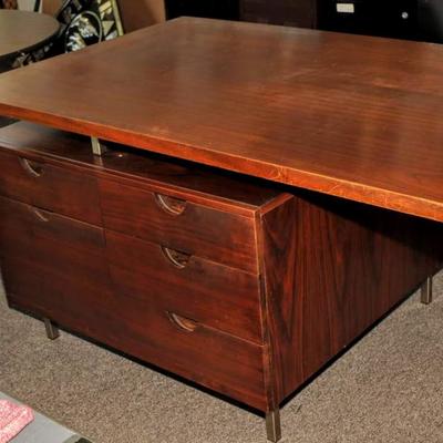LARGE EXECUTIVE DESK WITH DRAWERS AND STORAGE   