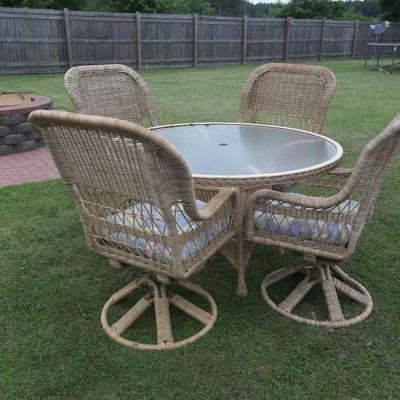 Wicker Patio Table & Chairs
