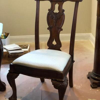 One of Six Chairs that match the Broyhill Dining room Set....Photo of Table to follow.