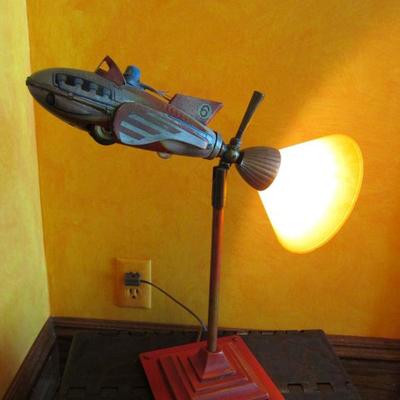 Ultra cool toy rocket lamp