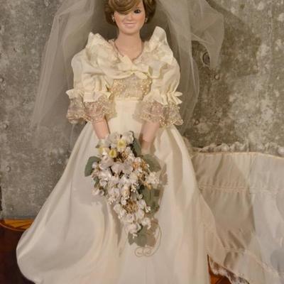 Danbury Mint Diana bride doll