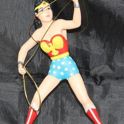 Hallmark Ornament DC Comics Wonder Woman  w/Lasso 1996 