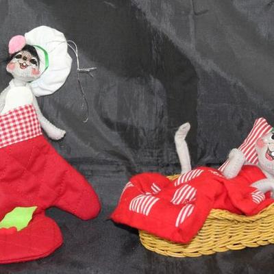 Annalee 2014 Oven Mitt Chief Mouse 9â€ and 2006 â€œCozy Mouseâ€ Ready for Santa in Bed/Basket 