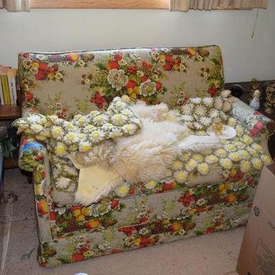 Love Seat, Decorative Throws