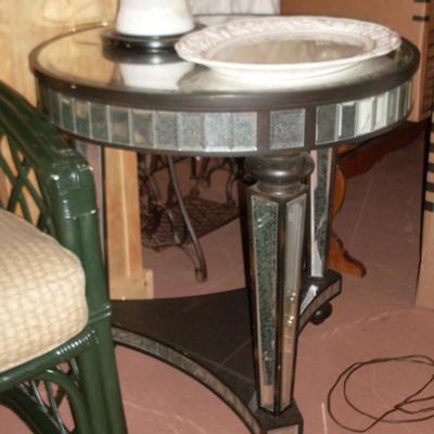 LARGE MIRRORED TABLE