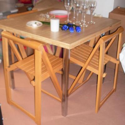 TABLE AND 4 FOLDING CHAIRS