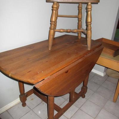 WALNUT TABLE WITH TWO CHAIRS