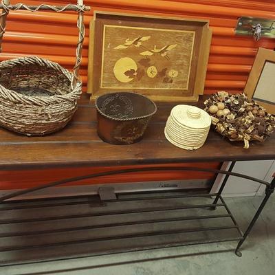 PCT013 Entry Table, Woven Baskets, Hawaiian Wreath & More