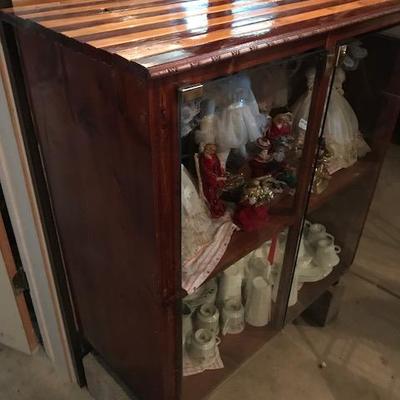 Display Cabinet with Contents