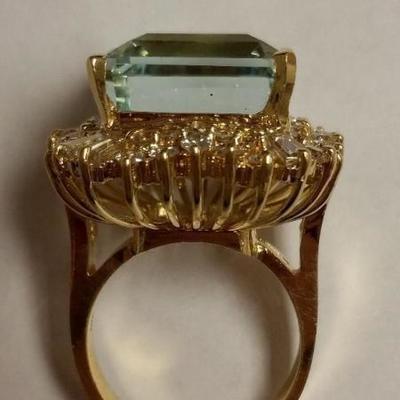12ct. Aquamarine and diamond ring in 18K gold.