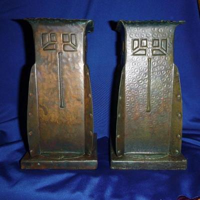 Arts and Crafts Pair of hammered copper vases   Early 20th century