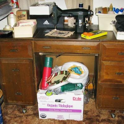 working Kenmore sewing machine in cabinet 
