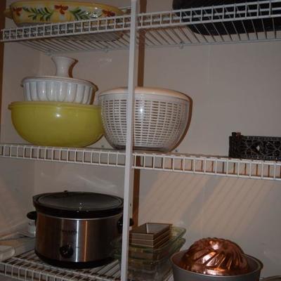 Crock pot, bkeware, bowls