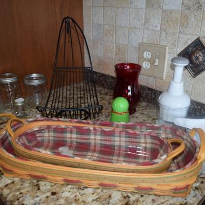 Serving baskets, misc. kitchen items