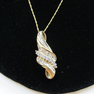 14kt Gold Diamond Pendant Necklace