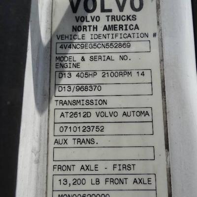 2012 Volvo VNL64T Daycab Semi