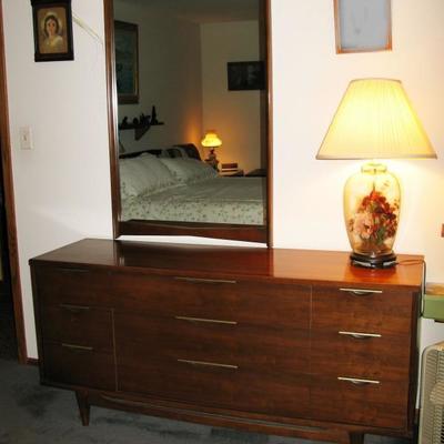 MCM Kent Coffey bedroom set with King size bed
Dresser with mirror   BUY IT NOW  $ 165.00