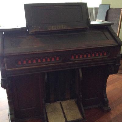 KHT019 Antique Chicago Cottage Organ