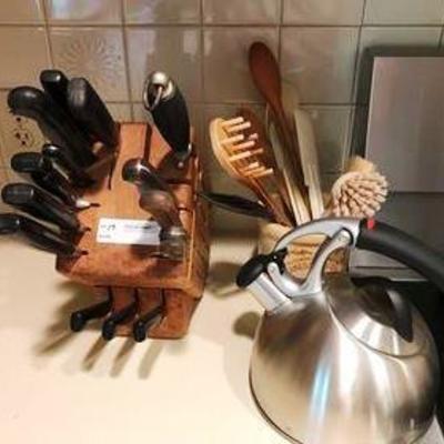 Knife set & crock with utensils
