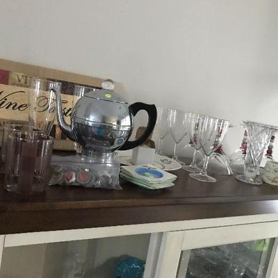 Estate offers various household decorations, crystal, glasses, serving items and display / storage units.  Some pieces date back 2-3...