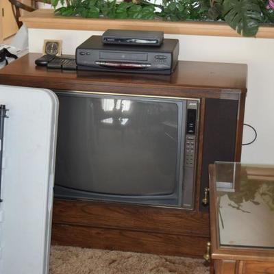 TV, VHS/DVD Players