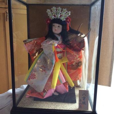 PCP002 Japanese Geisha Doll in Glass Case