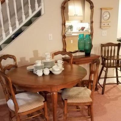 Dining Set IV with 4 chairs and 2 leaves
