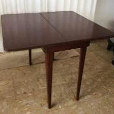 MMM010 Wooden Folding Table