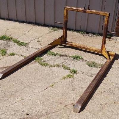 Farm Equipment - Tractor Hay Bale Lift Forks Loade ...