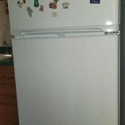 Full size Kenmore refrigerator - very clean and nice!
