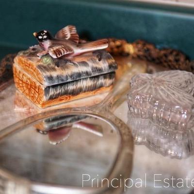Vintage vanity set