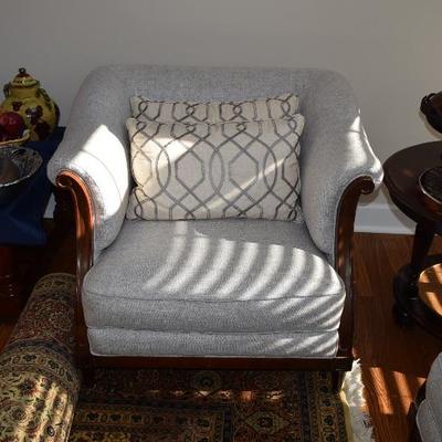 Accent Chair w Pillow & Side Table w Home Decor