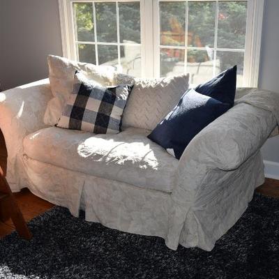Covered Loveseat w Pillows