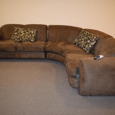 Sectional Couch w Pillows
