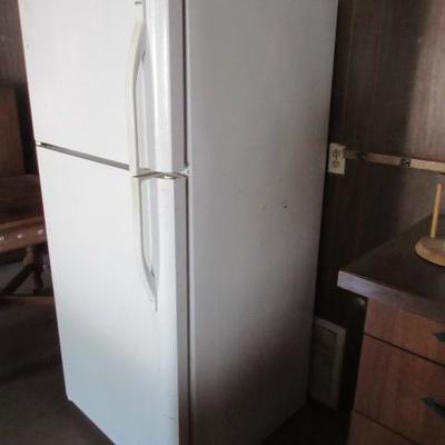 Kenmore refrigerator / freezer
