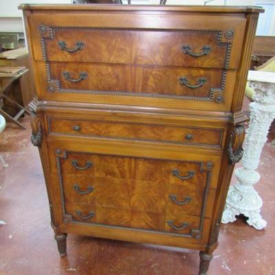 French Style 5 Pc. Bedroom Set chest of drawers