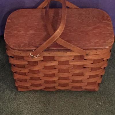 Second Vintage Picnic Basket, take dinner to your friends.